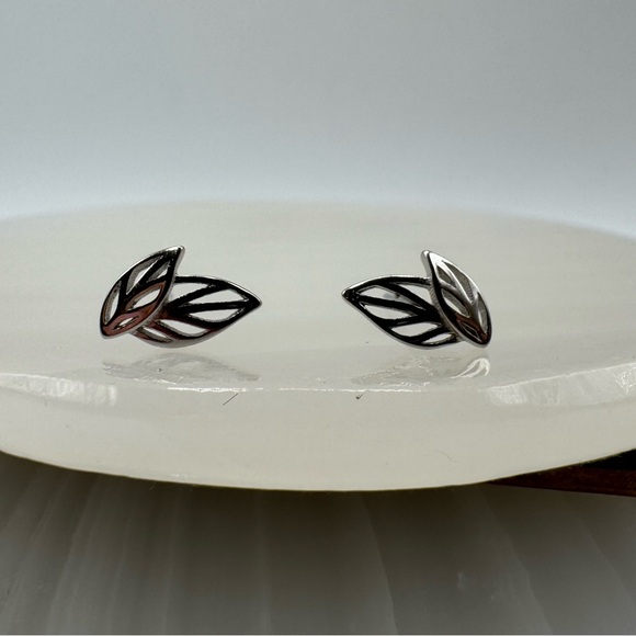 2/$30 Genuine 925 Sterling Silver Leaf Cutout Earrings - Picture 3 of 9